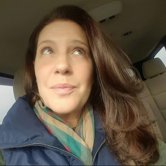 Meet your Posher, Erin - Picture 2 of 3